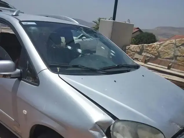 אחד הרכבים שנפגעו בלינץ' בחווארה 18 במאי 2017 (תצפית TPS , חיים טפס)