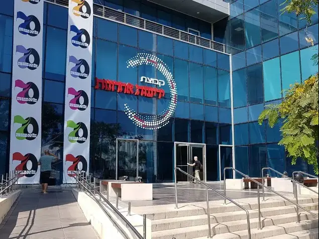 פשטה על הוצאת "ידיעות ספרים" בחשד להדלפת חומרי אולמרט ראשל"צ, 15 ביוני 2017 (מערכת וואלה! NEWS)