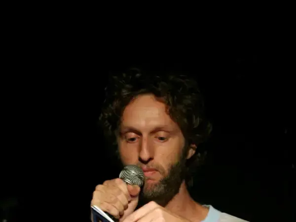 רועי ציקי ארד בערב שירה תל אביבית (יח"צ)