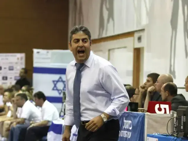 מאמן נבחרת הנשים של ישראל אלי רבי (אורי לנץ)