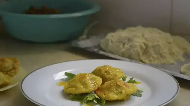 הכנת קובה בורגול הכנת קובה בורגול (נמרוד סונדרס)