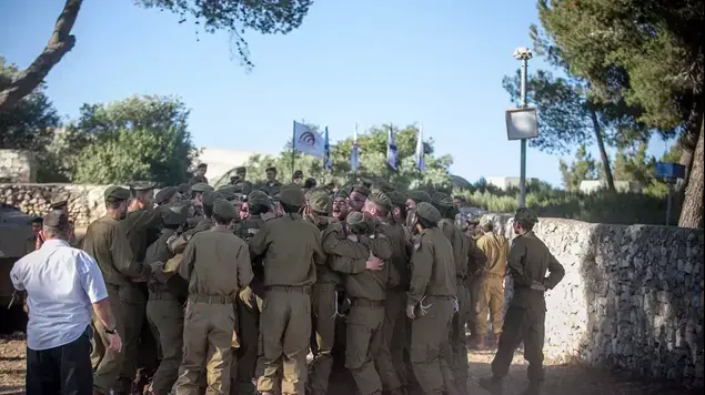 טקס השבעה של הנח"ל החרדי בגבעת התחמושת, מאי 2013 (נועם מושקוביץ)
