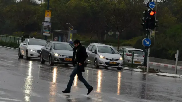 גשם בתל אביב, 16 בינואר 2015 (ניב אהרונסון)