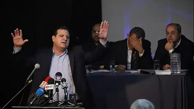 איימן עודה במסיבת עיתונאים של הרשימה המשותפת, תל אביב. פברואר 2015 (דרור עינב)