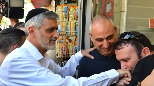 מפלגת יחד בסיור בדרום תל אביב. מרץ 2015 (ניב אהרונסון)