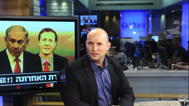 יו"ר הבית היהודי נפתלי בנט מתארח באולפן וואלה, מרץ 2015 (ראובן קסטרו)