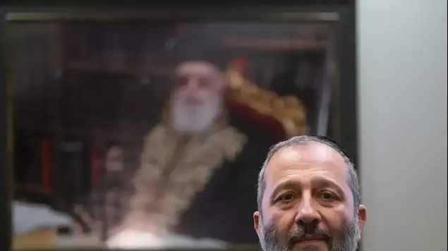השר אריה דרעי, ישיבת סיעת ש"ס, 13 ביולי 2015 (יותם רונן)