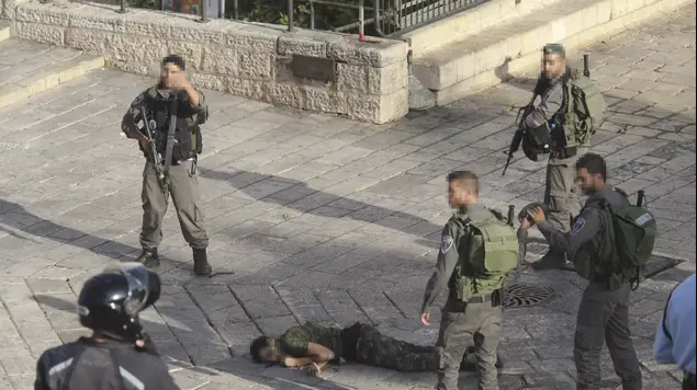 ניסיון דקירה בשער שכם, ירושלים. אוקטובר 2015 (AP)