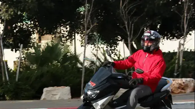 מבחן ימאהה NMAX 125 (מערכת וואלה! NEWS , ראובן סביו)