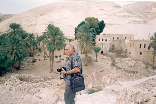 אורי דביר סייר, גאוגרף ויושב ראש הוועדה לשבילי ישראל בחברה להגנת הטבע., יולי 2011 (יח"צ , ארכיון החברה להגנת הטבע)