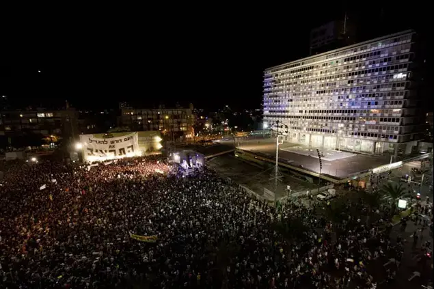 עצרת המחאה בכיכר רבין, יוקר המחייה, אוקטובר 2011 (דרור עינב)