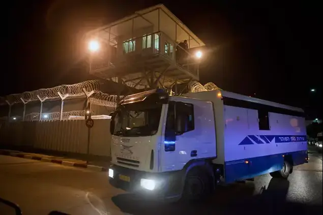 עסקת שליט החלק השני, אסירים ביטחוניים יוצאים בכלא איילון, דצמבר 2011 (דרור עינב)