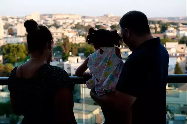 משפחה בראש העין לילדה אוטיסטית שקורסת תחת הנטל הכלכלי, ספטמבר 2012 (נמרוד סונדרס)