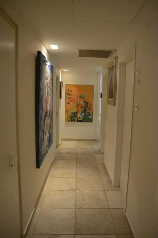 ביתה של הפסלת בטי וקשטוק שיינפלד (יח"צ , שני לסר אונגר)