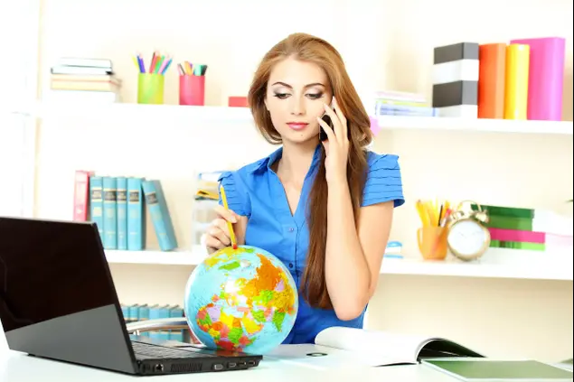 סוכני נסיעות סוכן נסיעות, גלובוס (ShutterStock)