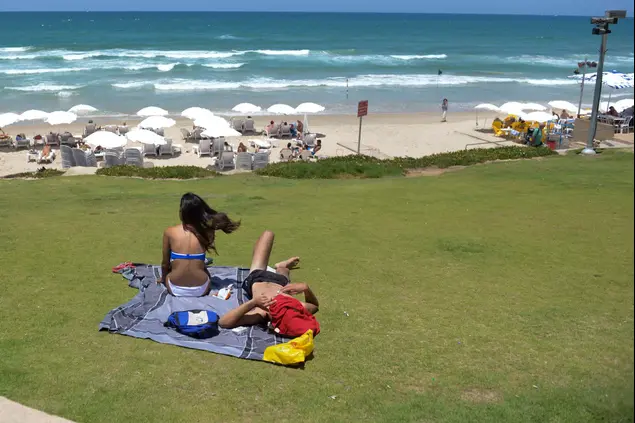 חוף הצוק (בן קלמר)