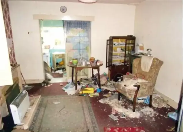 בתים ודירות שקשה למכור (יח"צ , terriblerealestateagentphotos.com)