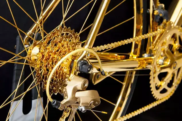 אופניים 24 קראט זהב של חברת התכשיטים goldgenie (יח"צ)