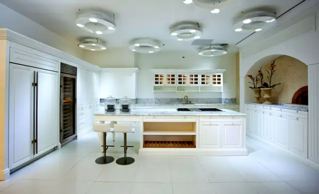 מטבח פרובאנס מעץ אלון של Decor החל מ-60,000 שקלים (יח"צ , אלעד שיין.)