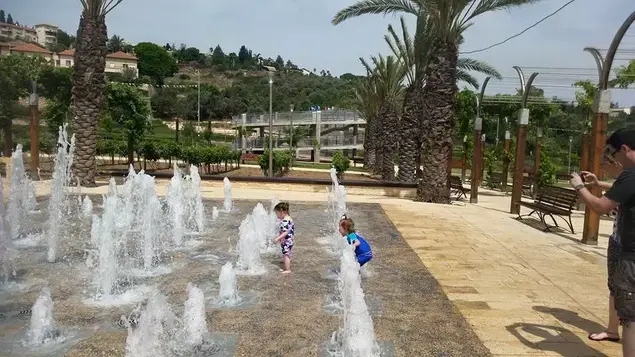 מזרקה פארק המושבה בזכרון יעקב (מערכת וואלה! NEWS , צילום: זיו מרגולין)