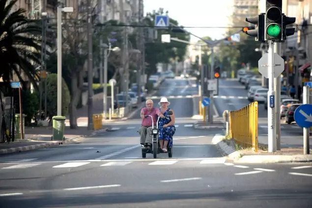 רחובות חולון (ראובן קסטרו)
