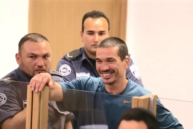 כתב אישום ליצחק אברג'יל, בית משפט מחוזי תל אביב, יולי 2015 (פול צלמים , מוטי קמחי)
