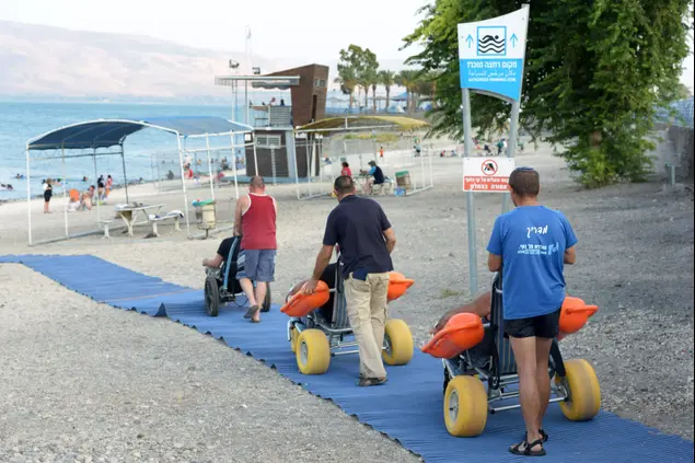 חניכת חוף ראשון בכנרת מונגש לנכים, חוף שקמים טבריה. אוגוסט 2015 (מערכת וואלה! NEWS , מאיר וקנין)