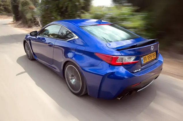 פרויקט עורך אורח. רונן טופלברג מצלם לקסוס RC-F (רונן טופלברג)