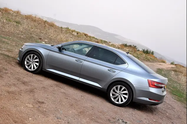סקודה סופרב 1.8 ל' TSI אקסקלוסיב במבחן דרכים (ניר בן טובים)