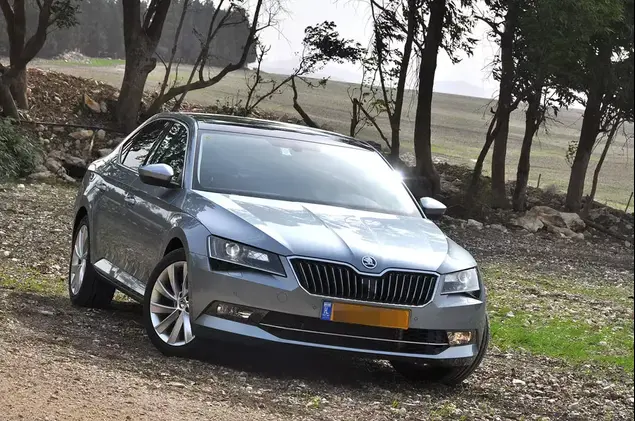 סקודה סופרב 1.8 ל' TSI אקסקלוסיב במבחן דרכים (ניר בן טובים)