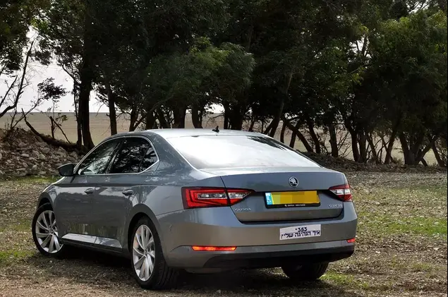 סקודה סופרב 1.8 ל' TSI אקסקלוסיב במבחן דרכים (ניר בן טובים)