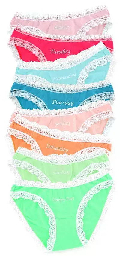 תחתוני "יום ראשון עד יום שישי" של Cheek Frills מתוך תערוכת Undressed: A Brief History of Underwear — About the Exhibition, מוזיאון V&A, לונדון (אתר רשמי)