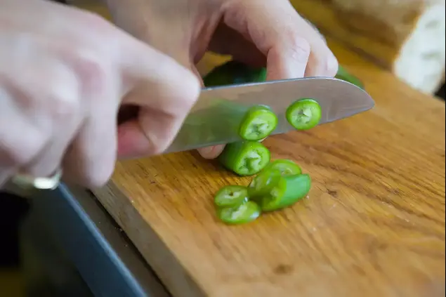 שלבי הכנת באגט פסטרמה רומנית (דרור עינב)