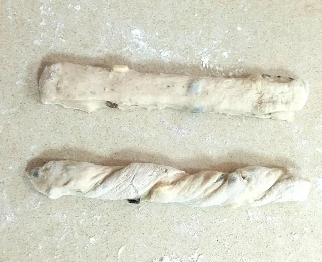 תהליך הכנת מקלות גבינה וזיתים (יח"צ , צילום: נעמה נויהאוז)