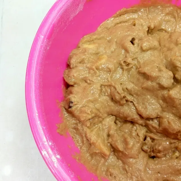 שלבי הכנה של עוגת טבעונית בחושה עבור סוגת (יח"צ , נעמה נויהאוז)