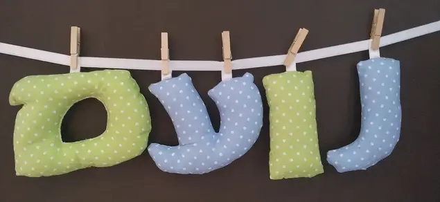 אותיות קיר לחדר ילדים של "3 גמדים": 25 שקלים לאות (אתר רשמי)