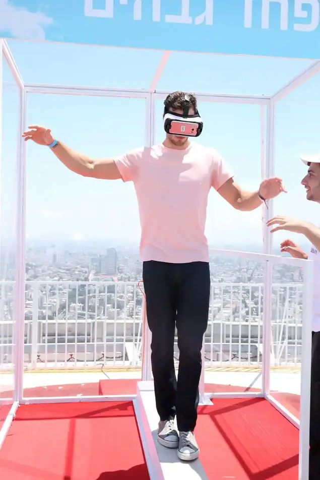 מייקל לואיס (אלירן אביטל)
