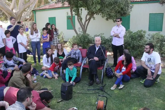 שמעון פרס צריף בן גוריון (ספק 500 , ג'וחא יוסף אבי יאיר)
