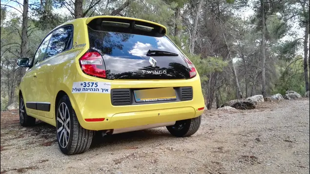 רנו טווינגו 0.9 ל' טורבו EDC במבחן דרכים (ניר בן טובים)