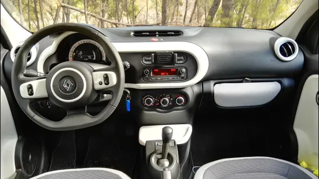 רנו טווינגו 0.9 ל' טורבו EDC במבחן דרכים (ניר בן טובים)