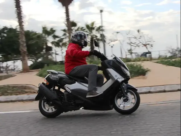 מבחן ימאהה NMAX 125 (מערכת וואלה! NEWS , ראובן סביו)