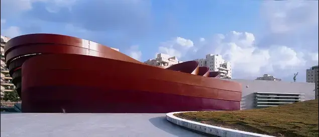 במקום למנגל קפצו למוזיאון העיצוב בחולון. תכנון ועיצוב רון ארד. מחיר כניסה 20 - 35 שקלים (יח"צ , יעל פינקוס)