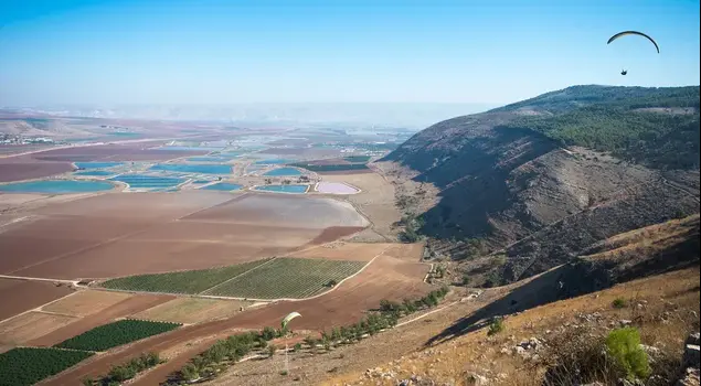 הרי הגלבוע הנישאים מעל עמק יזרעאל (ShutterStock)