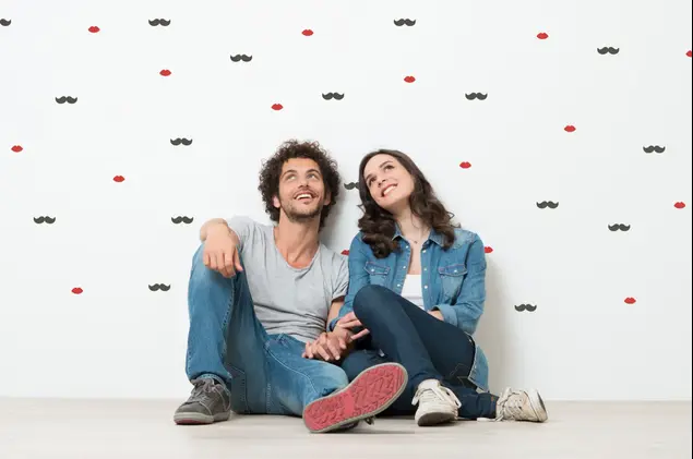 מדבקות קיר של קרן דניס, 49 שקלים (יח"צ , יפית בשבקין)