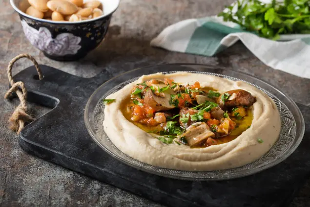 מסבחה שעועית לימה עם פטריות (יח"צ , שני בריל)