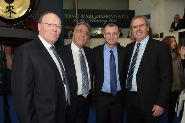 יורם דבש, יריב לוין, שלמה אשד, שמואל שניצר (יח"צ , אלעד גוטמן)