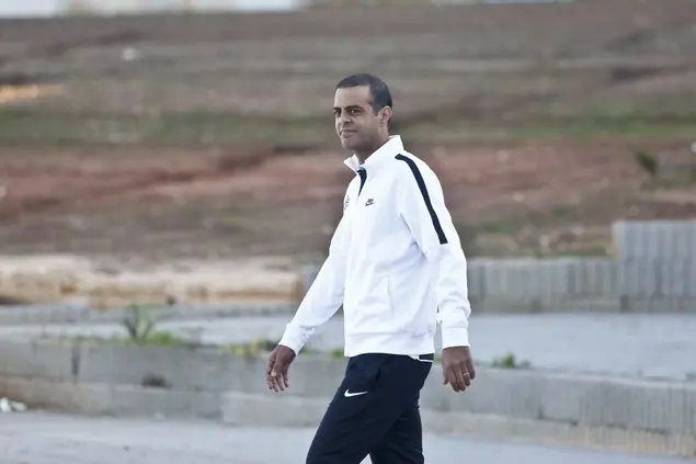 גיא לוזון מאמן מכבי חיפה (מגד גוזני)