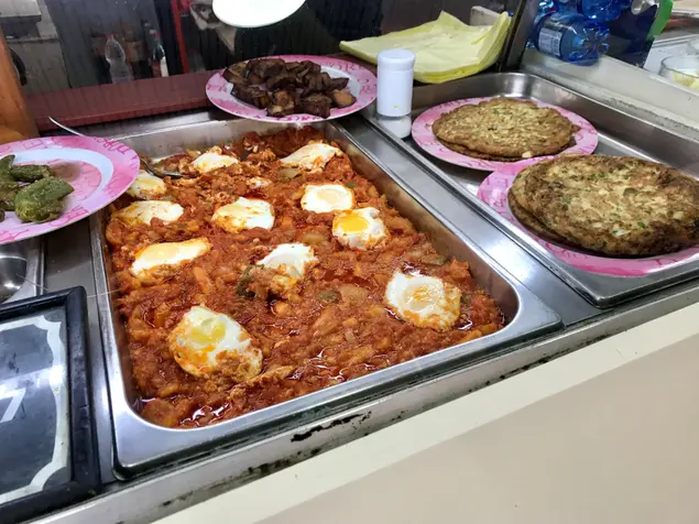 ביצים בדוכן בונז'ור פריקסה (קובי רובין)