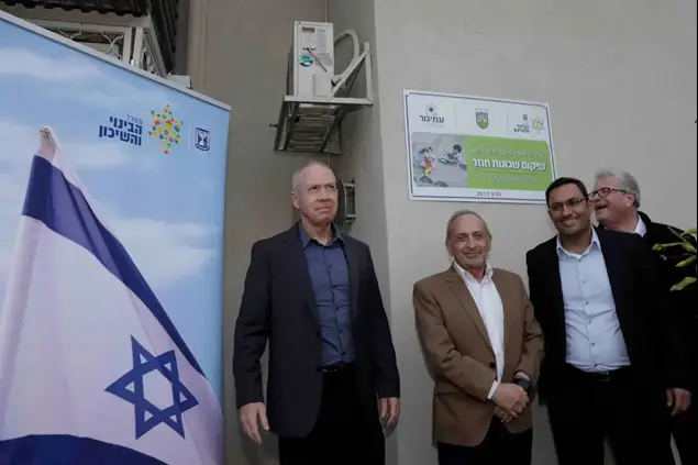 שר השיכון יואב גלנט שדרות שיקום שכונות (יח"צ , משרד הבינוי והשיכון)