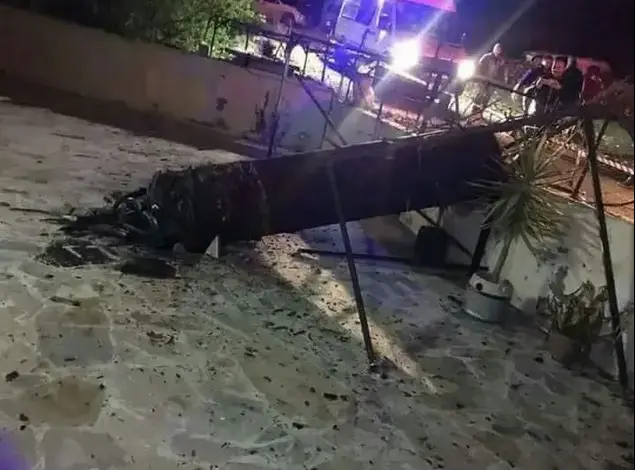 שרידי רקטה שאותרה לכאורה בירדן לאחר תקיפת צה"ל בסוריה, 17 במרץ 2017 (מערכת וואלה! NEWS , מתוך טוויטר)